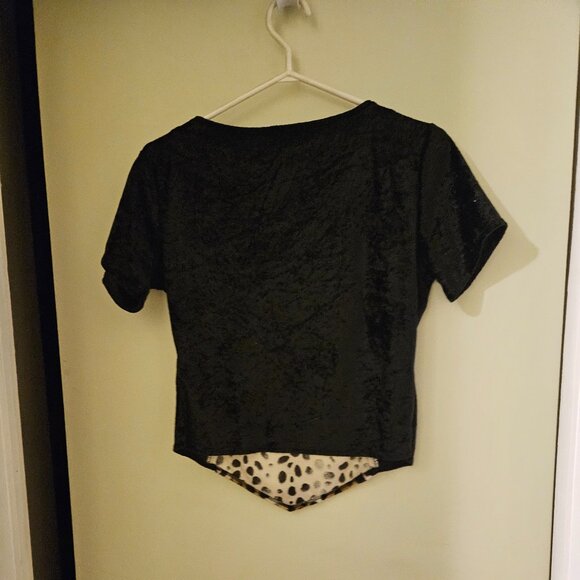 Very Sexy Stylish V bottom faux fur type shirt - Picture 2 of 6